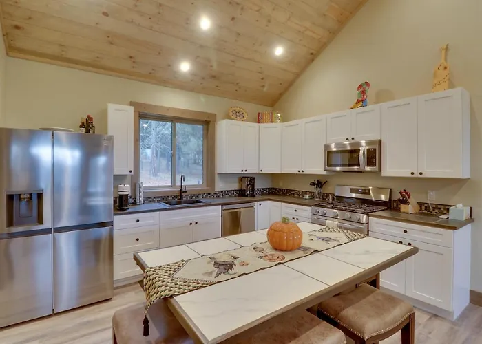 Bigfork Cottage W/ Lake Views: 5 Mi To Downtown
